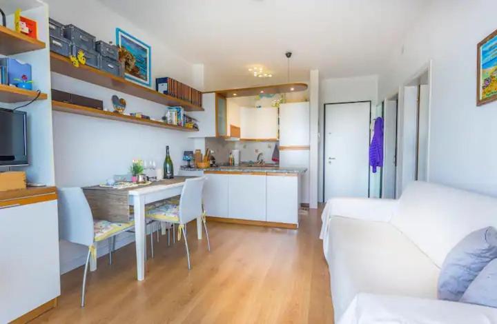 Splendido Attico, Piscina E Vista Mare Διαμέρισμα Λινιάνο Σαμπιαντόρο Εξωτερικό φωτογραφία